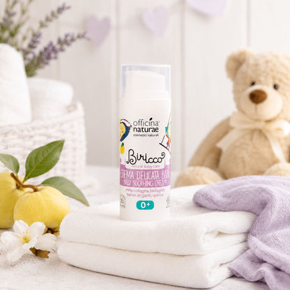 Cremă naturală calmantă pentru bebeluși în ambient delicat de îngrijire