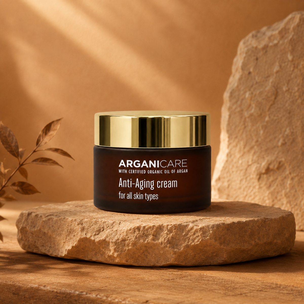 Cremă anti-rid ARGANICARE 50 ml într-un decor lifestyle