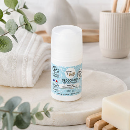 Deodorant roll-on bio fără parfum Born to Bio în ambient natural de baie