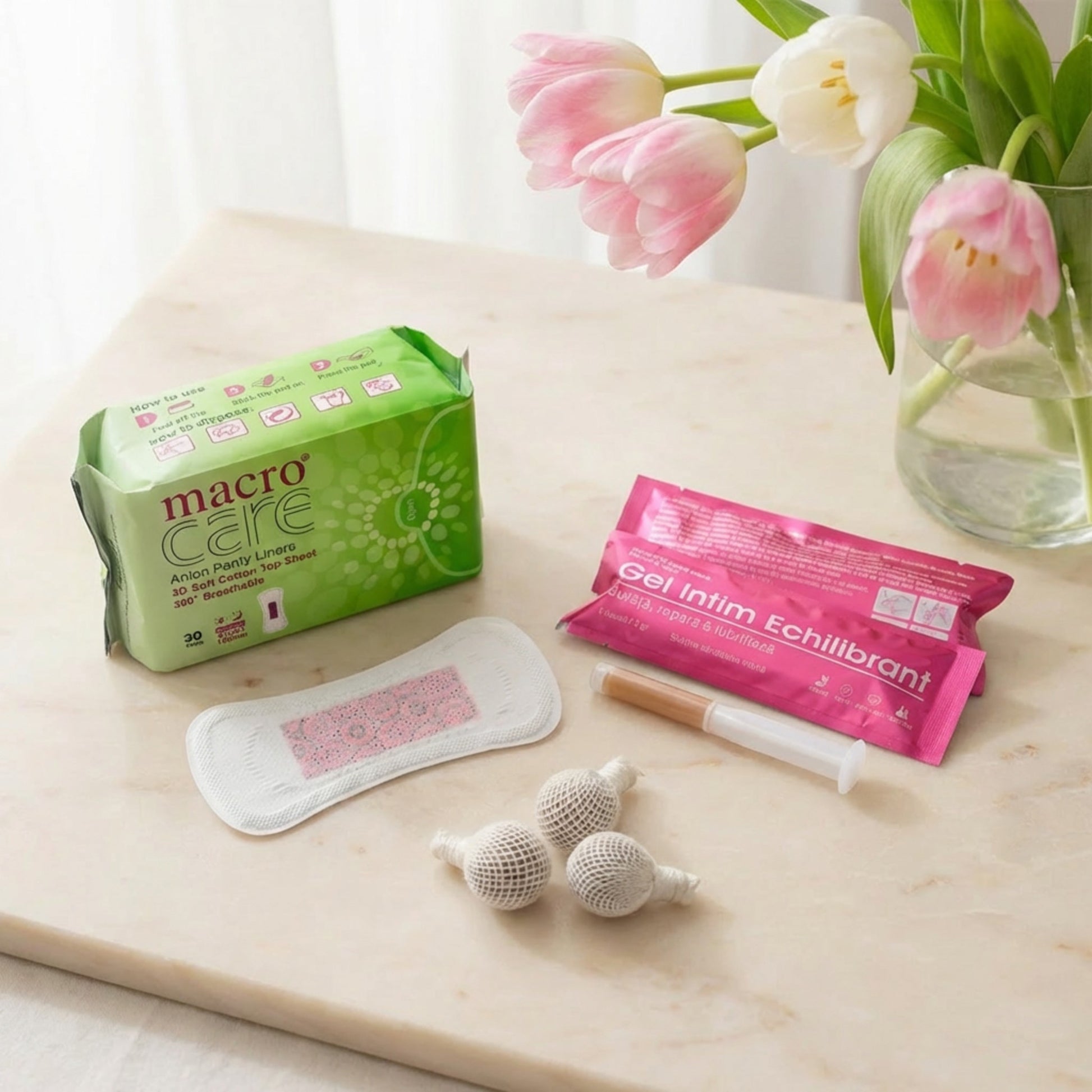 Pachet intim start detox cu tampon detoxifiant, gel intim echilibrant și absorbante macro care.