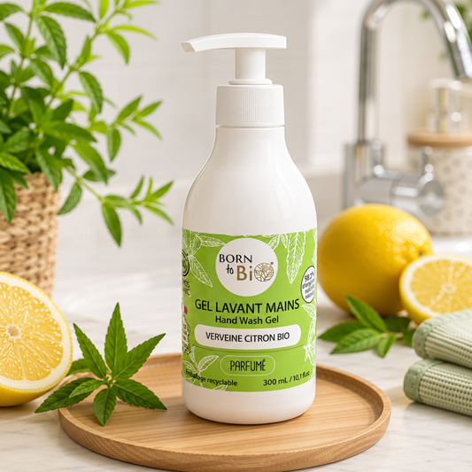 Gel de spălare bio pentru mâini Born to Bio cu verbină și lămâie în ambient natural și proaspăt