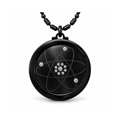 Pandantiv Bio Black negru cu model atomic și cristale, pe fundal alb
