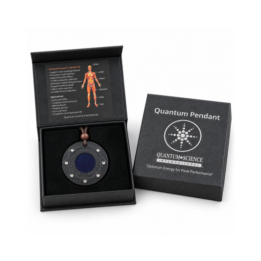 Pandantiv Quantum Cristal cu ambalaj premium de prezentare, pe fundal alb